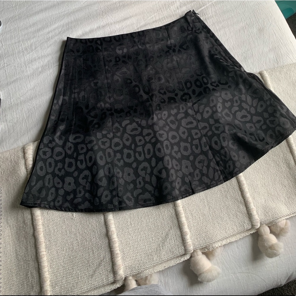 Silky leopard print skirt